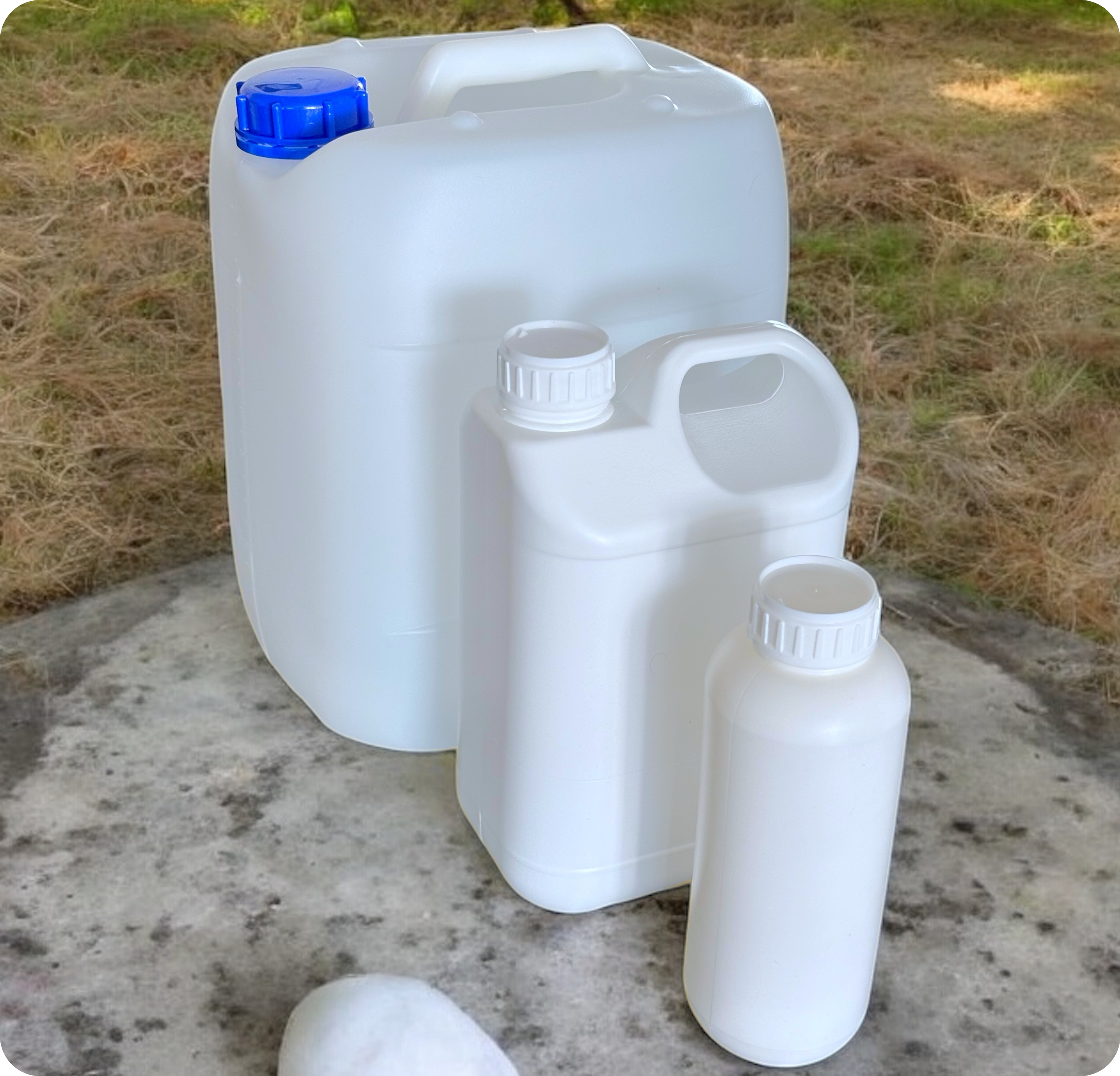 Paquete con 28 pzs de 5 litros plastic Jerry Can