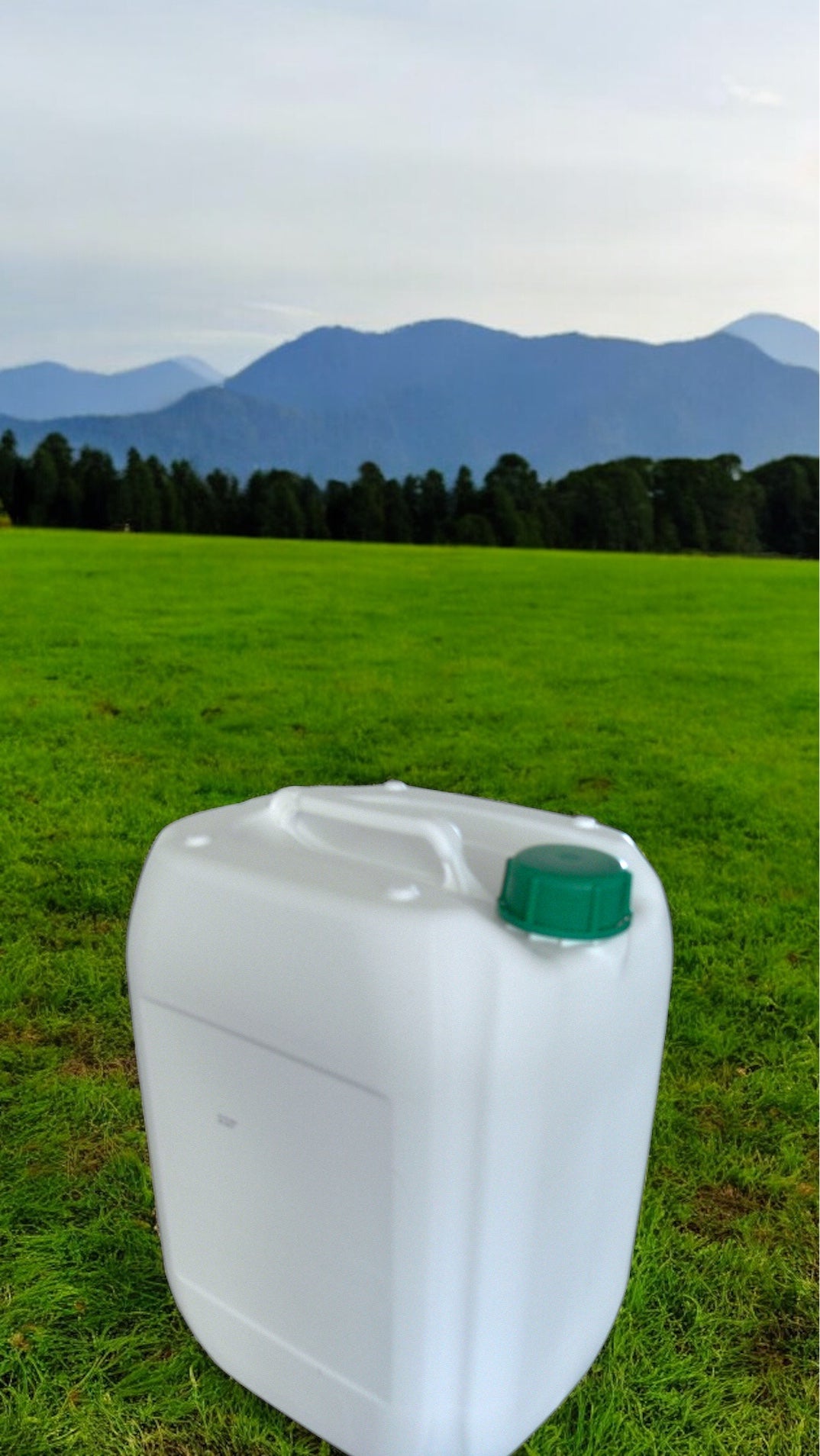 Trailer con 3500 Enavases de plastico tipo bidon de 20 litros, Extra ligero, super resistente